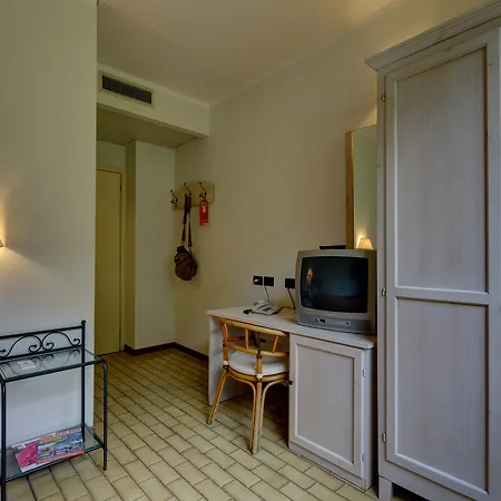 Otel Leonardo Da Vinci Limone sul Garda