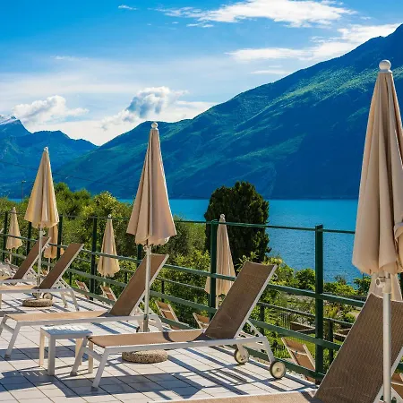 Szálloda Leonardo Da Vinci Limone sul Garda